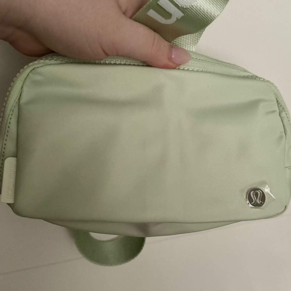 Lululemon Everywhere Belt Bag in Kohlrabi Green/White